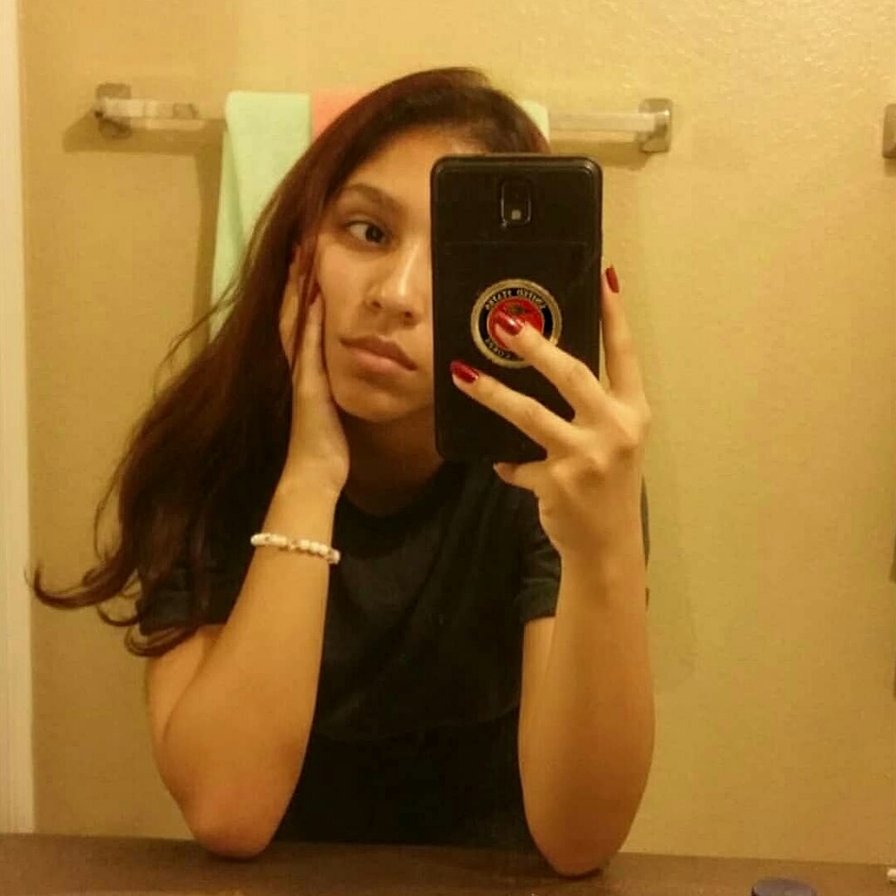 Hello, I'm Viviana and I'm 19 (^: